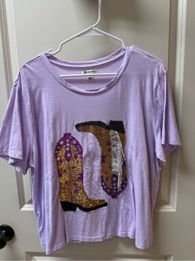 Versona Lavender Short-Sleeve Tee with Sequin Cowboy Boots 💜💛